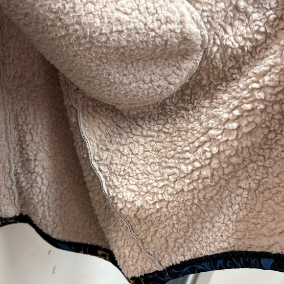 Luna Fide The Kali Cloak Luxurious Black and Gold Patterned for Men and Woman - Picture 11 of 16